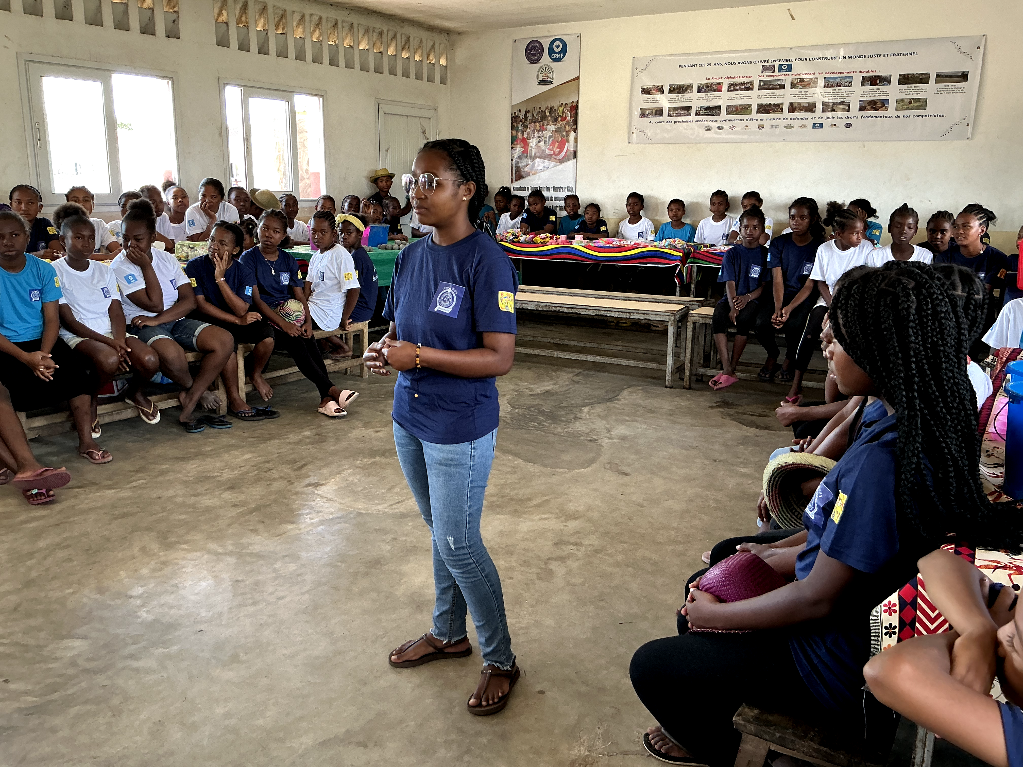 Garder les jeunes filles à l’école